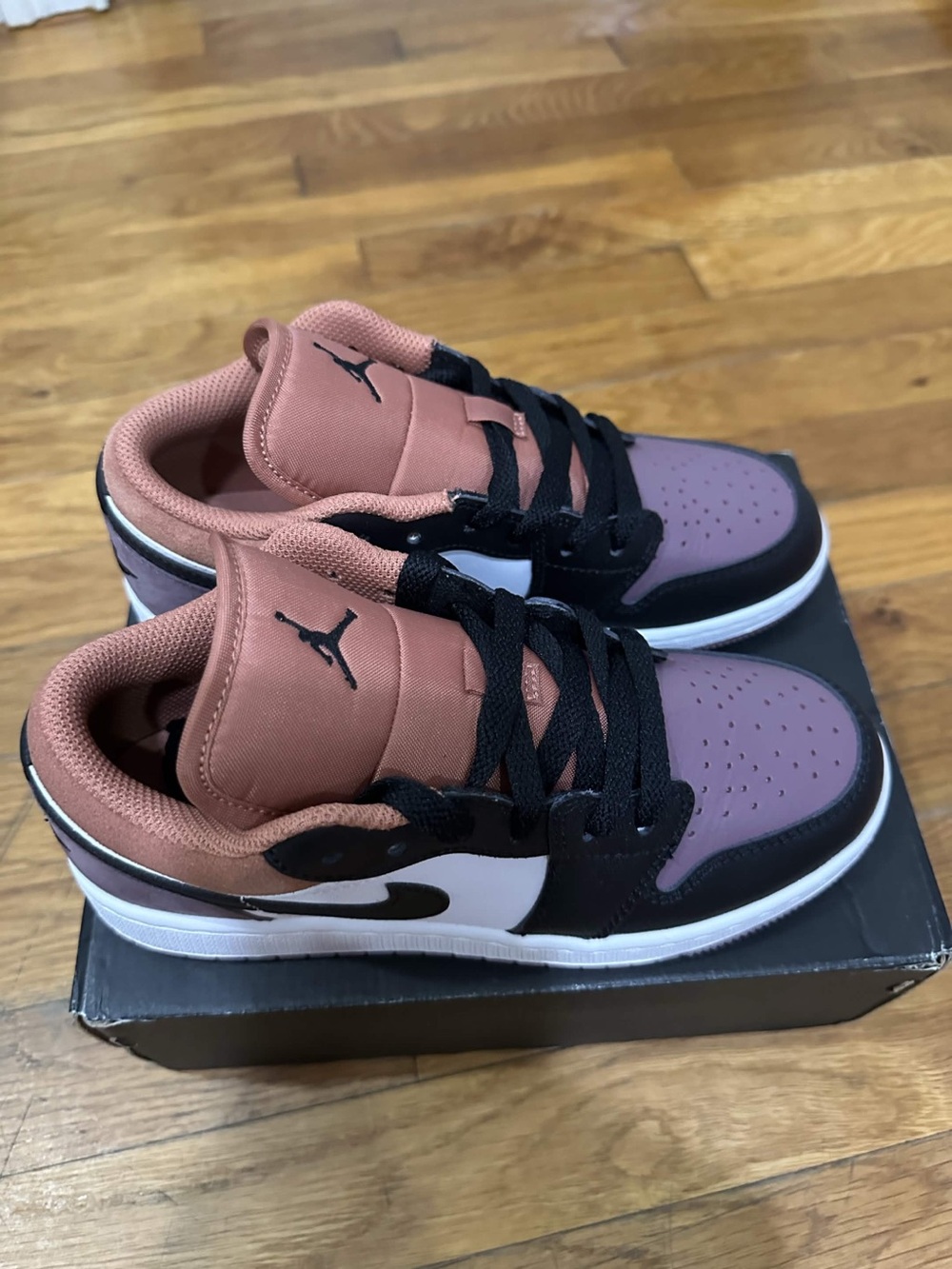 *Slightly Used* Jordan 1 Low SE Big Kid Purple Orange (FB9908-102) Size 4Y